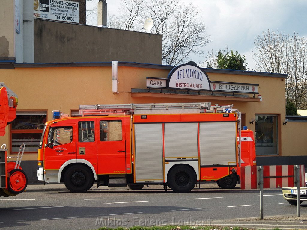 Dachgeschossbrand Koeln Muelheim Duennwalderstr  023.JPG